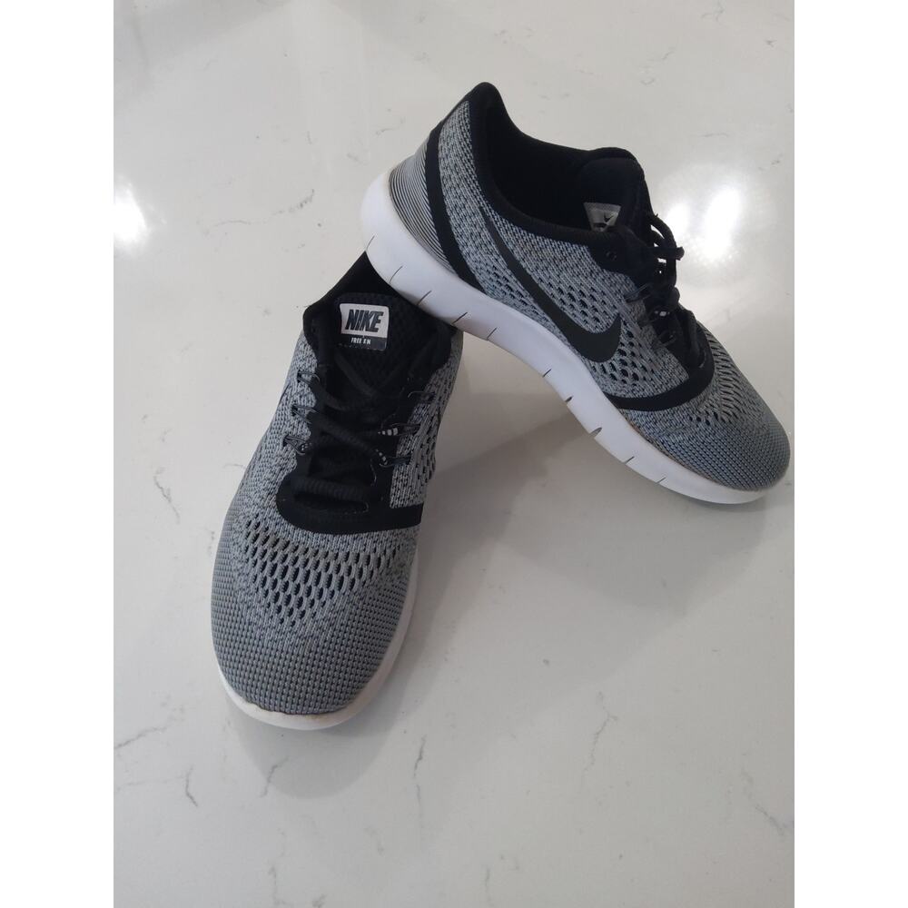 Nike Flyknit Free RN gray and black athletic sneakers Lightweig